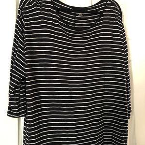 Women’s XL black/white mid sleeve top